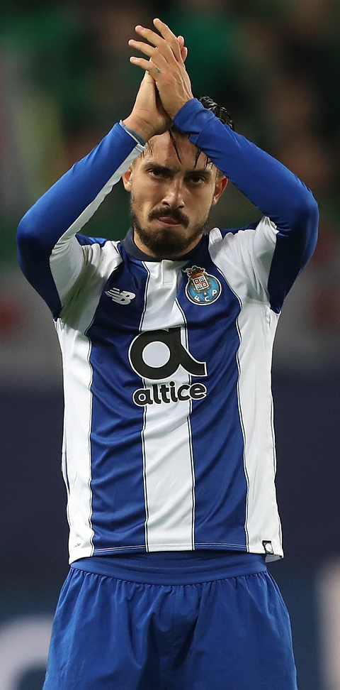 Retrato de Alex Telles
