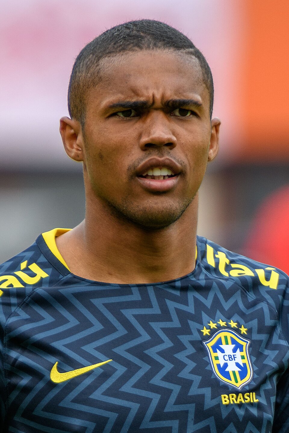 Retrato de Douglas Costa